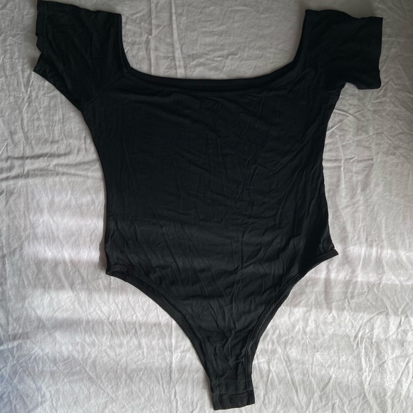 Black cap sleeve basic snap gusset bodysuit - Picture 6 of 14